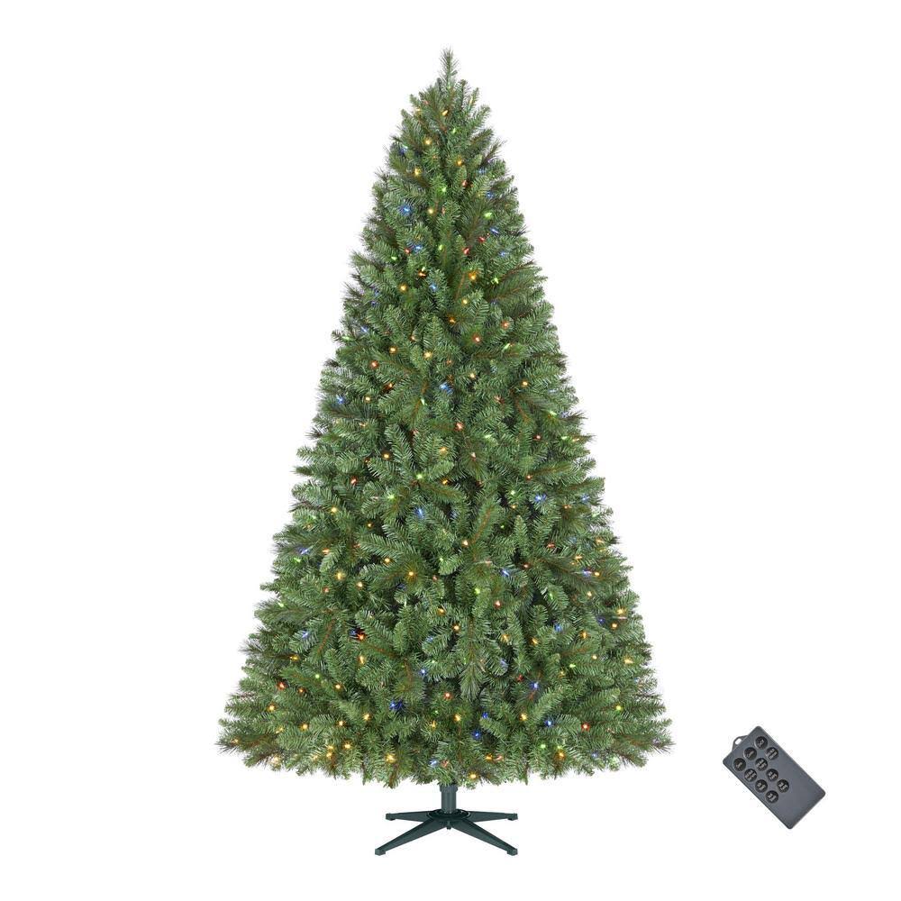 Home Accents Holiday 23PG90042 7.5 ft. Pre-Lit LED Wesley Pine Artificial Christmas Tree